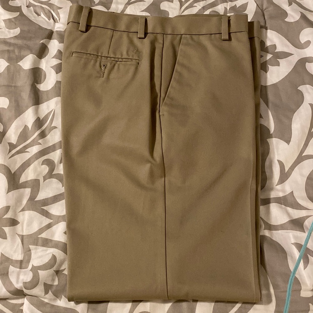 Men’s flat front Dockers 34x32.